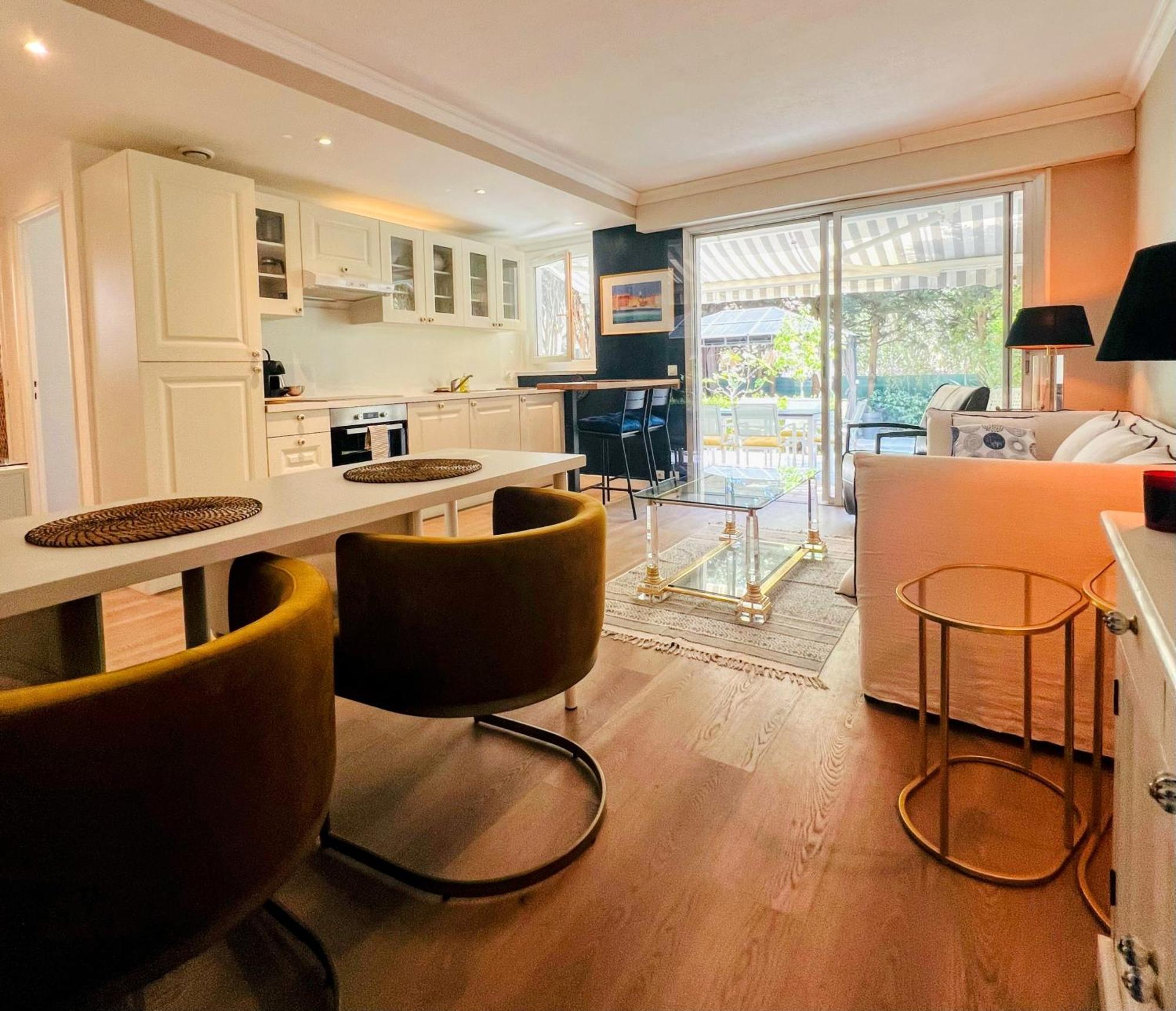 Superbe Appartement Avec Terrasse Jardin Et Parking Prive Saint-Tropez Zewnętrze zdjęcie